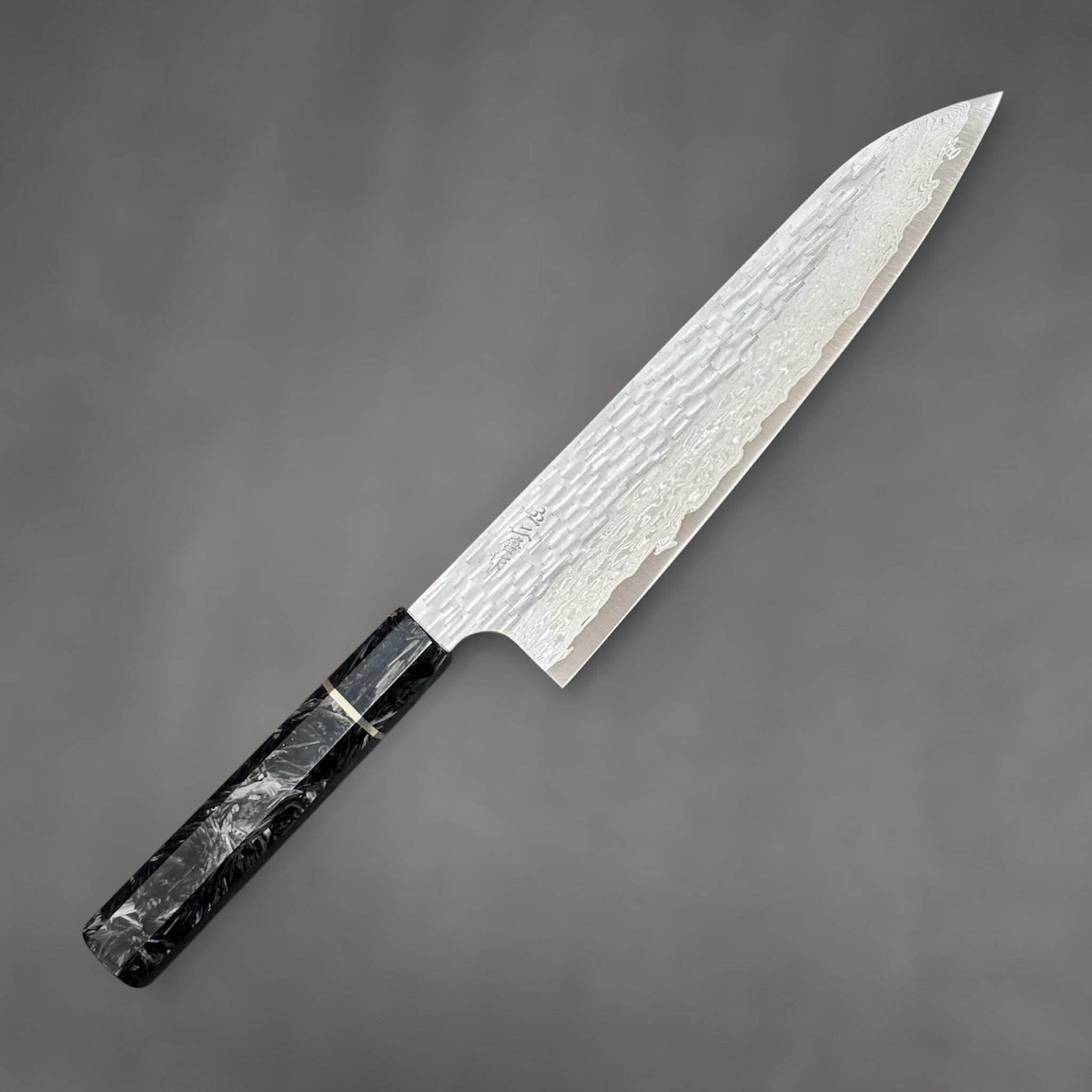 Nigara VG-XEOS Tsuchime Gyuto 210 mm with carbon fiber handle, close-up view highlighting hammered tsuchime finish and blade geometry. Right side showing kanji.