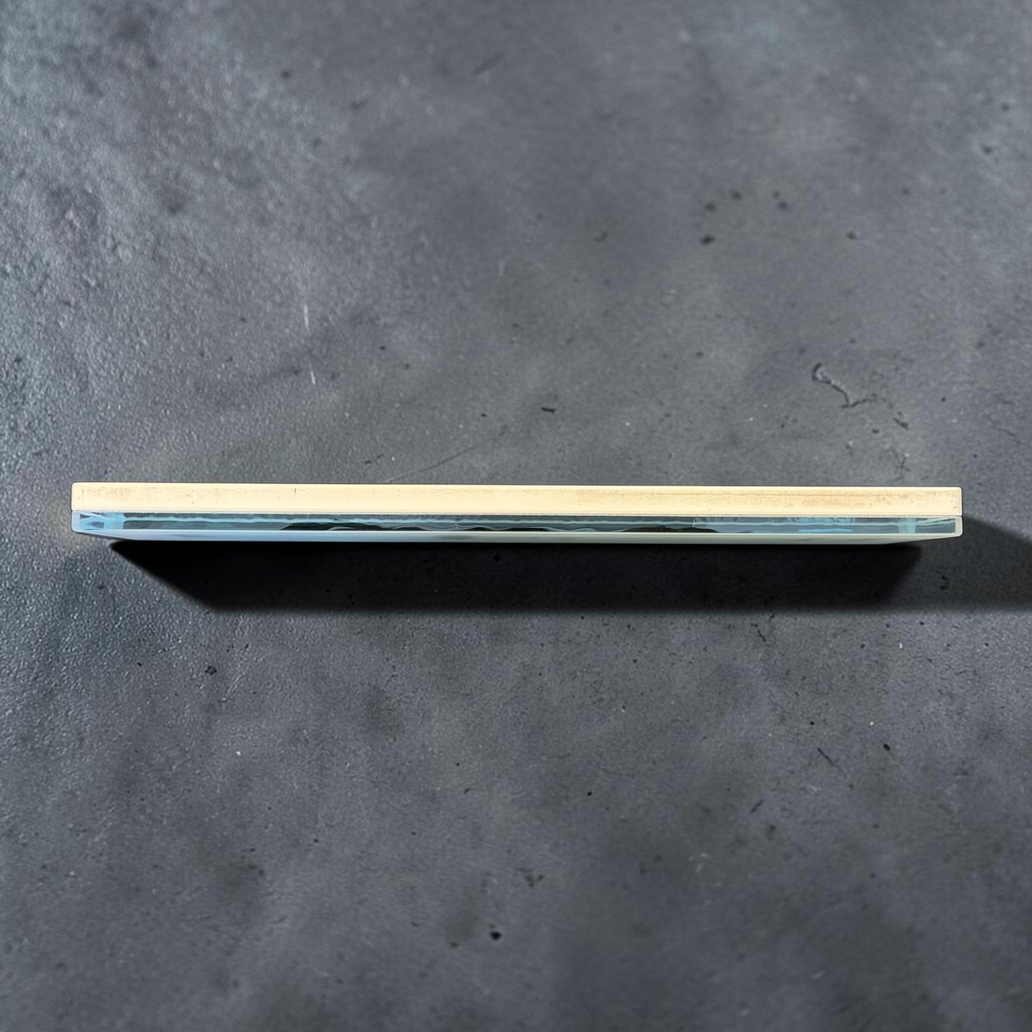 Shapton GlassStone 4000 whetstone side profile showing the abrasive layer and tempered glass base