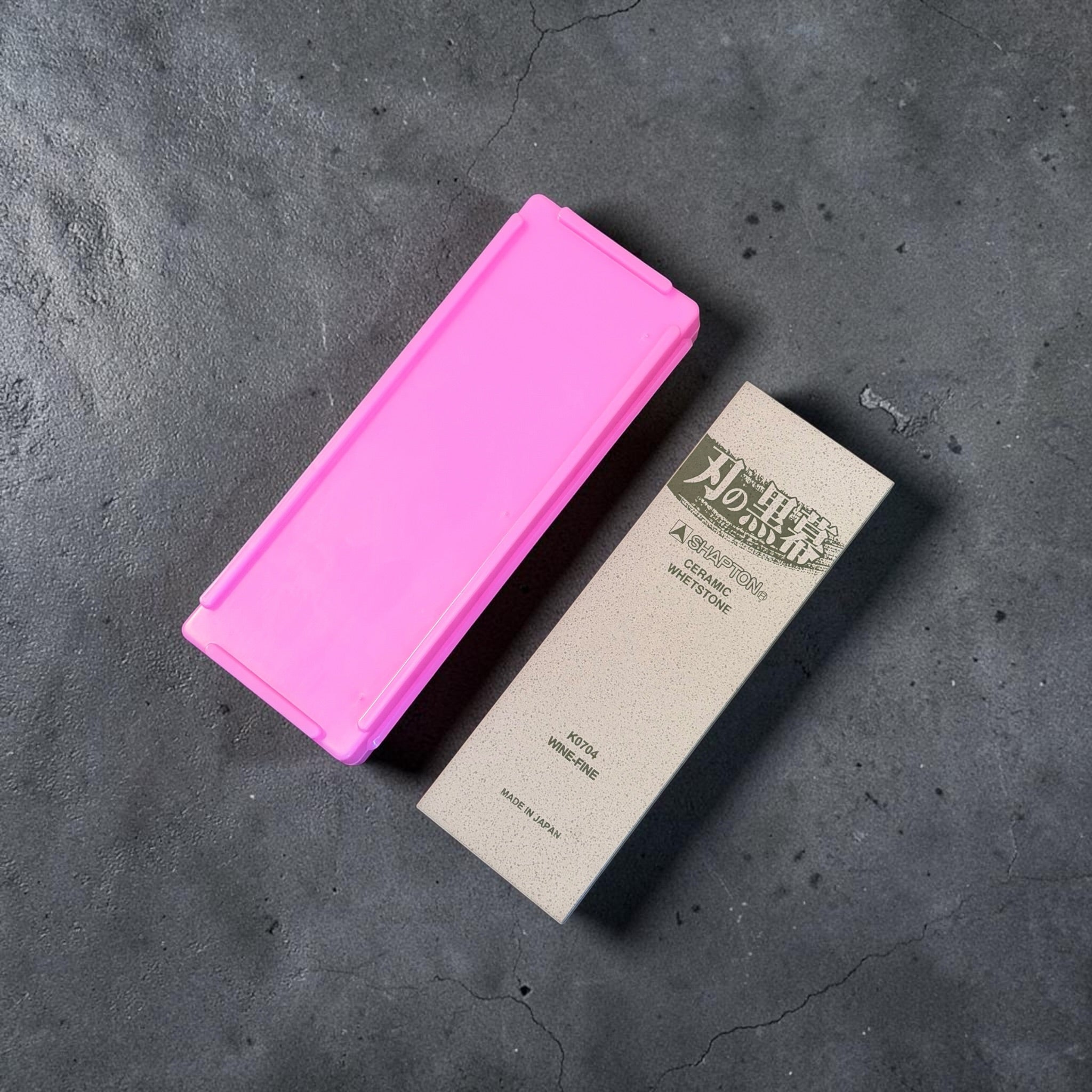 Shapton Kuromaku K0704 5000 grit whetstone beside its pink storage case