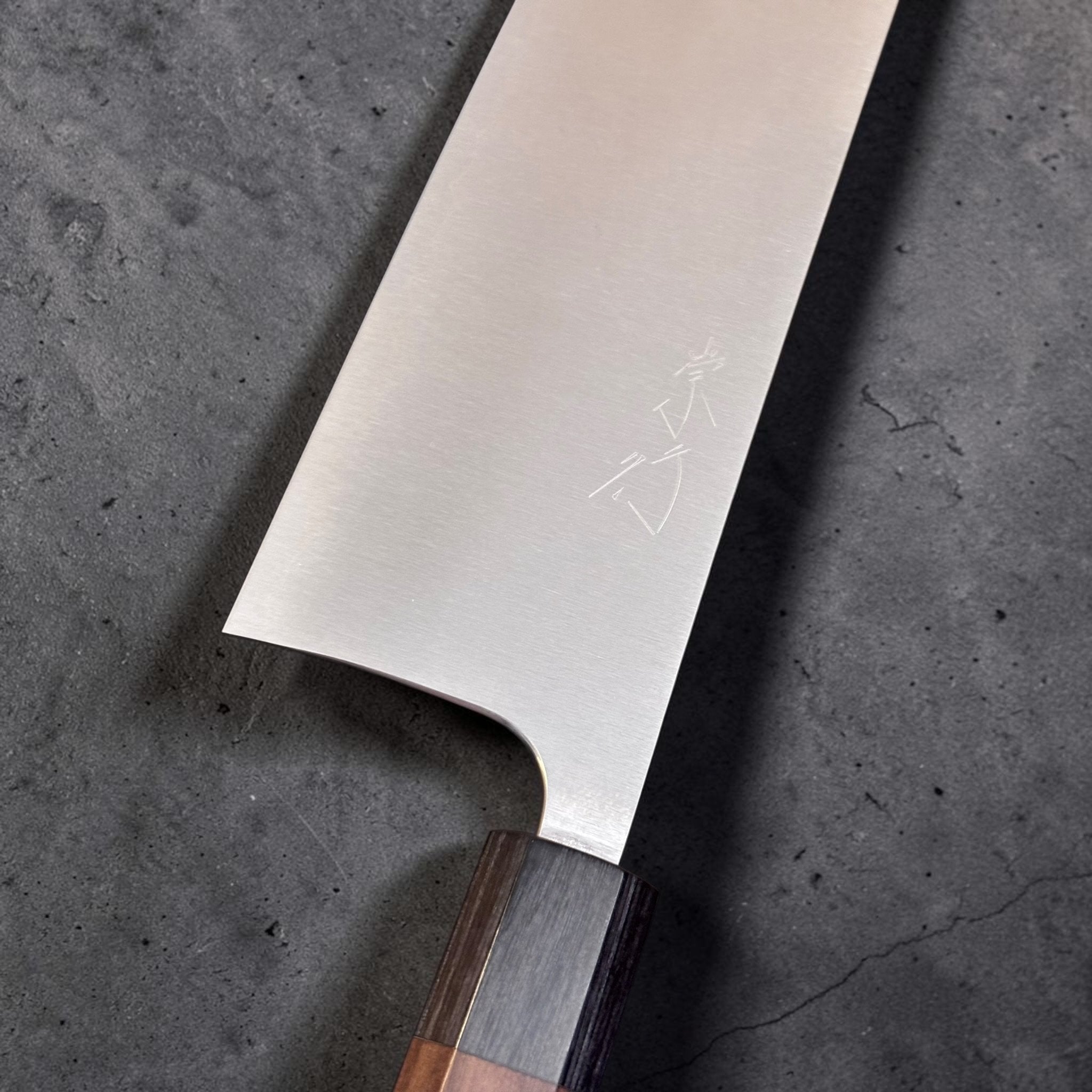Shibata Koutetsu Chromax Boss Nakiri, close-up of the blade face and kanji engraving with the handle partially visible.