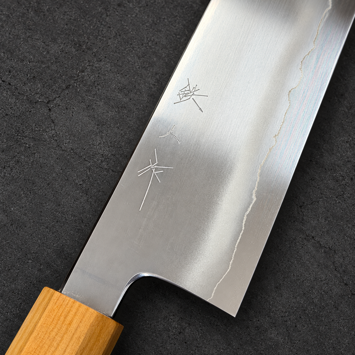 Tetsujin engraving, Ukiba cladding line and polished heel close-up