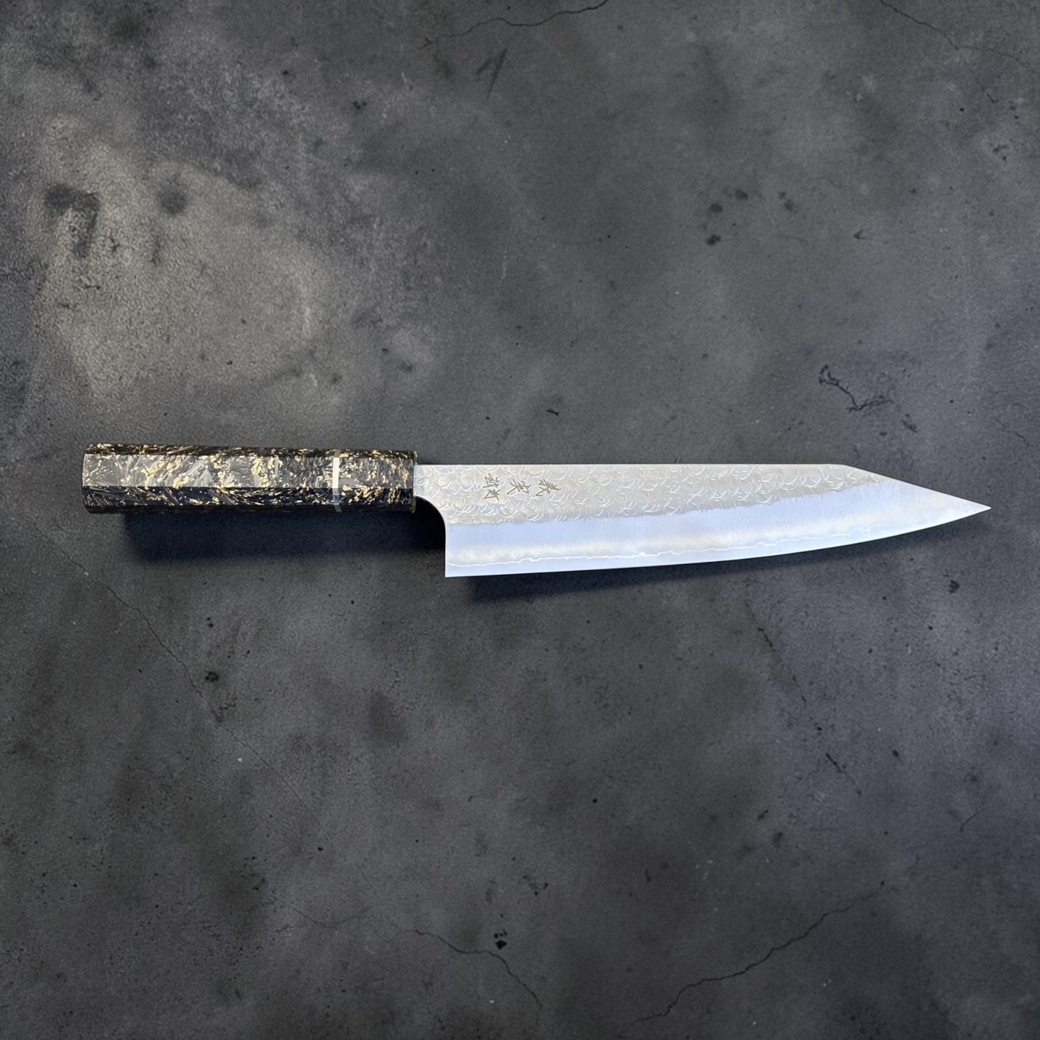 Yoshimi Kato Minamo SG2 Kiritsuke 210 mm with carbon fiber handle, straight profile view showing blade geometry.
