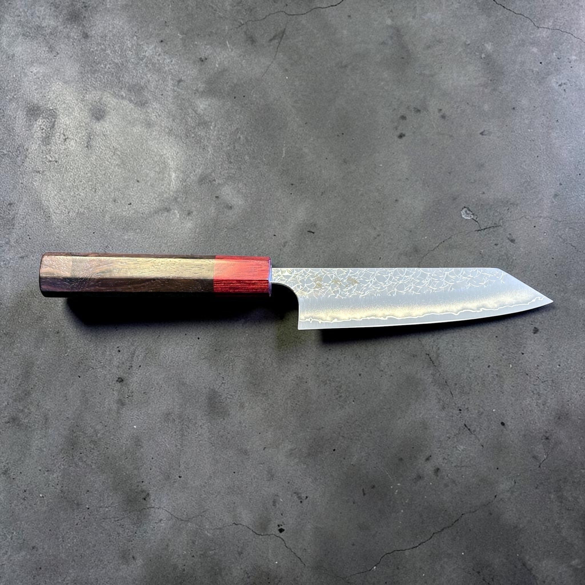 Yoshimi Kato Minamo SG2 Ko Bunka, full side profile highlighting the compact ko bunka shape and patterned blade finish.