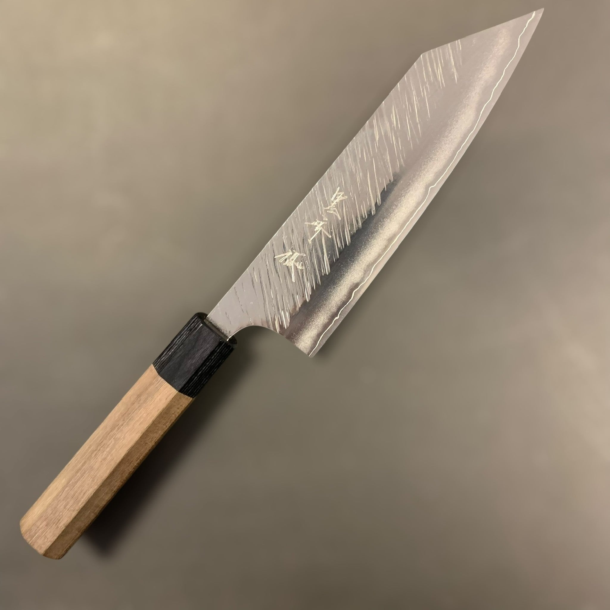 Yu Kurosaki Fujin SG2 Bunka 170 mm, front side showing kanji and Fujin hammered pattern (bunka profile).