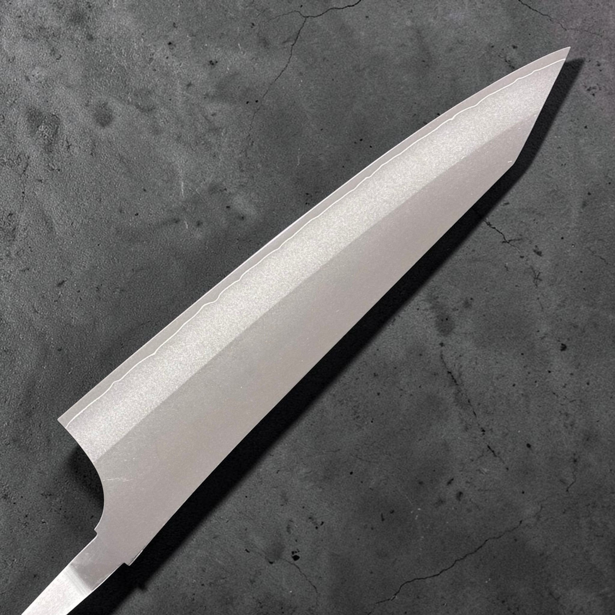 Yu Kurosaki Gekko VG-XEOS Gyuto 210 mm, reverse side close-up highlighting the cladding line and kiritsuke-style tip profile.