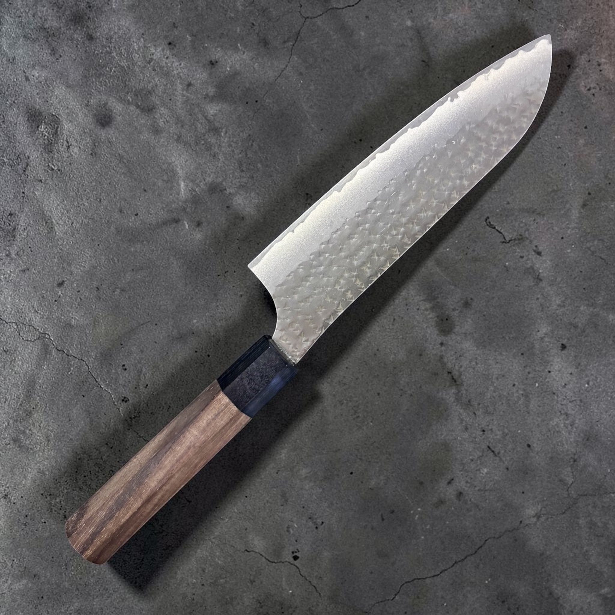 Yu Kurosaki Kokusen AS Santoku 165 mm, opposite blade face—hammered finish and profile.