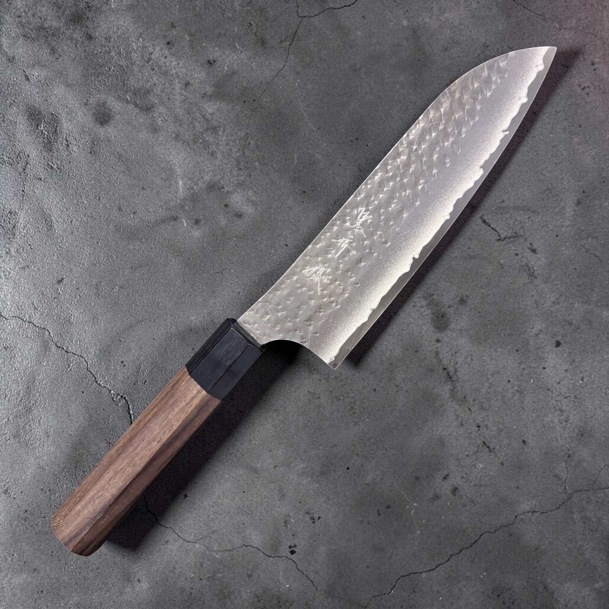 Yu Kurosaki Kokusen AS Santoku 165 mm, spine/tip thinness view on plain background.