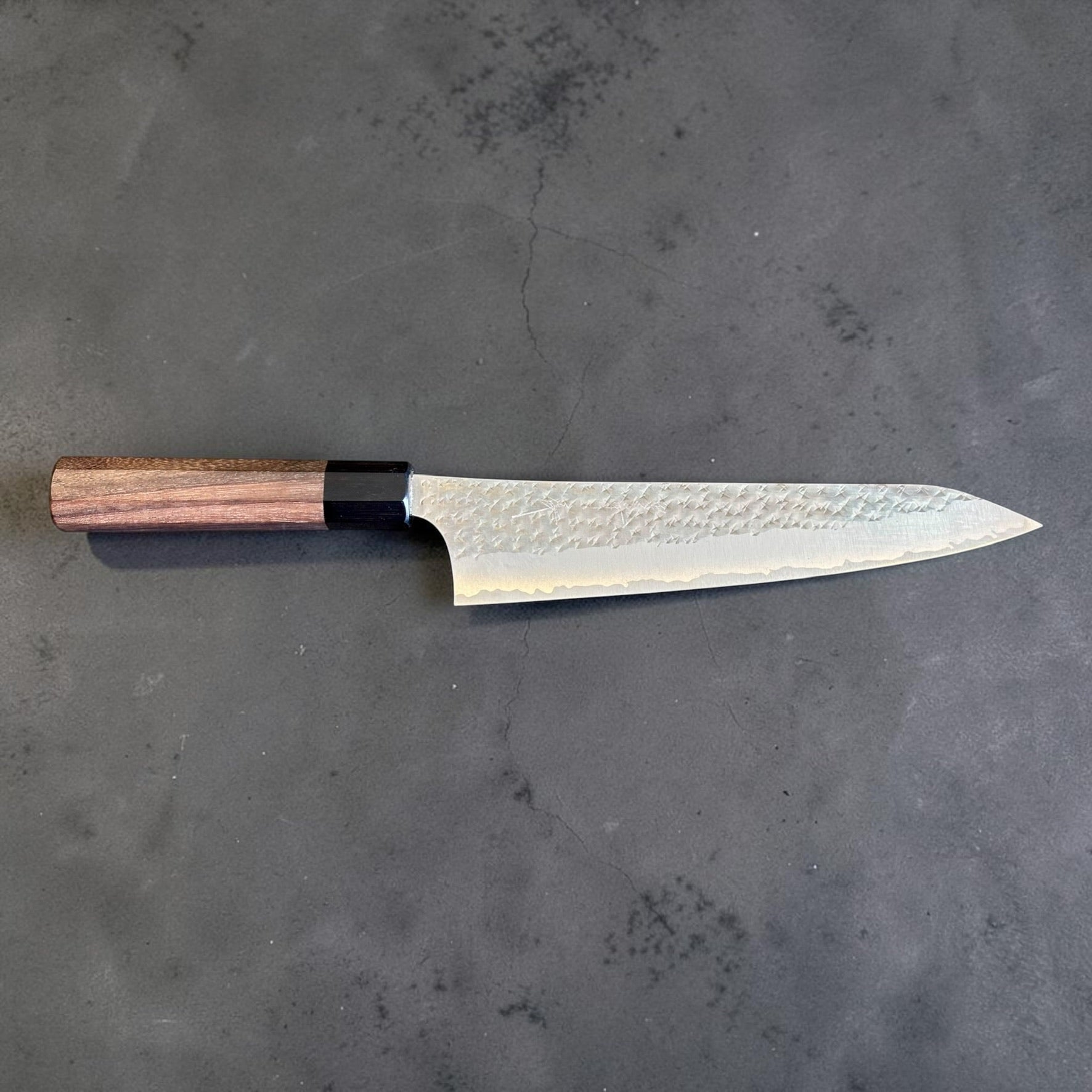 Reverse profile of the Yu Kurosaki Kokusen AS Gyuto 210mm showing its hammered finish and rosewood octagon wa handle